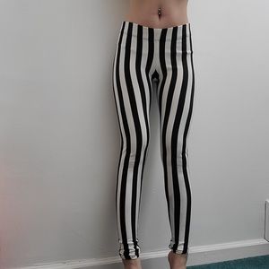 Black & white stripes leggings